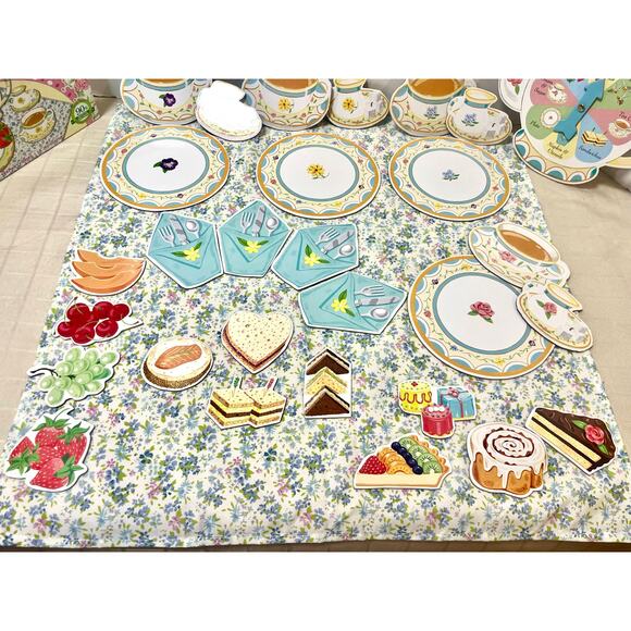 eeBoo Tea Party Spinner Game toy; 2 to 4 players; 15 - 30 play time - Picture 4 of 5